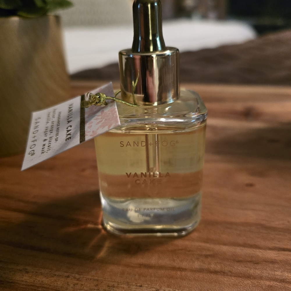 Sand + Fog Perfume Oil In Vanilla Cake - Picture 3 of 3